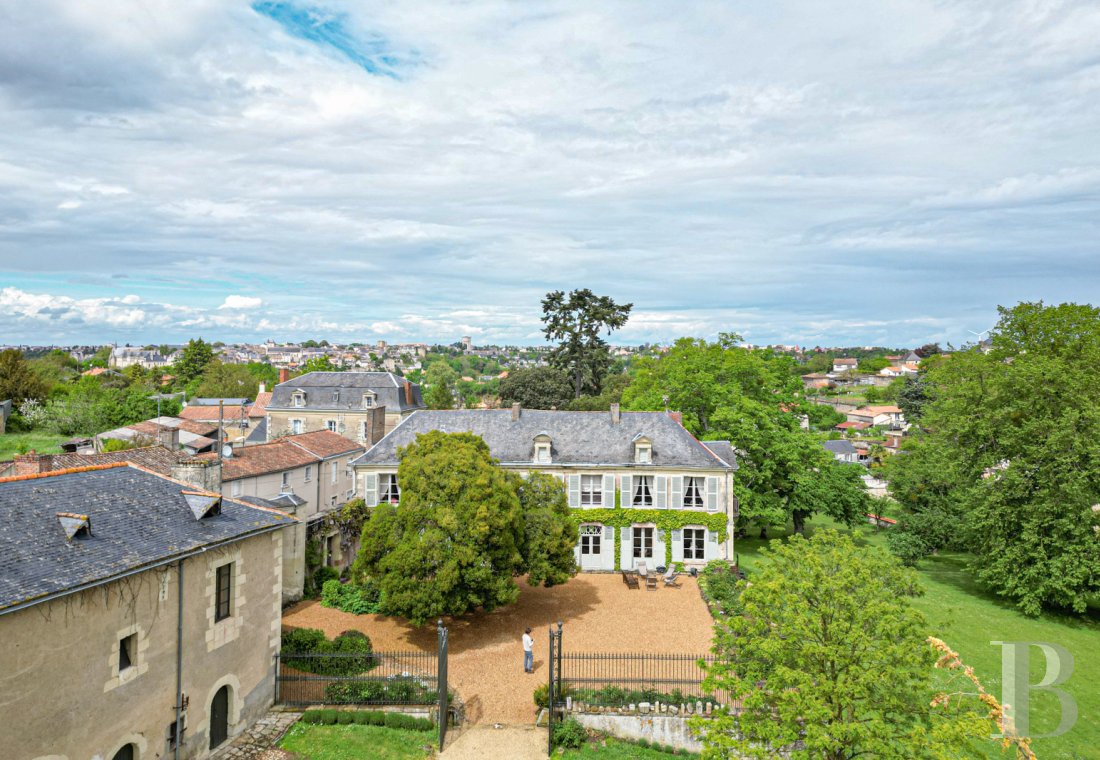 Dans les Deux-Sèvres, à Saint-Jean-de-Thouars, une maison de famille du 19e siècle bordée d’un parc - photo  n°32